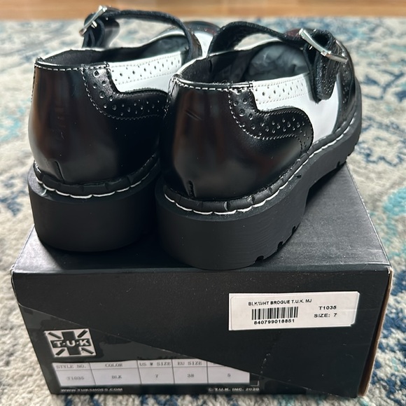 Black & white Brogue T.U.K Mary Jane shoes - Picture 3 of 11